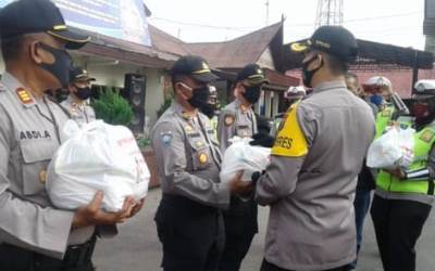 Polres Tapanuli Selatan Salurkan Sembako Bantuan Kapolri 