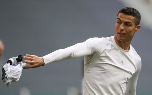 Haus Cetak Gol, Ronaldo Banting Jersey Saat Juventus Vs Genoa