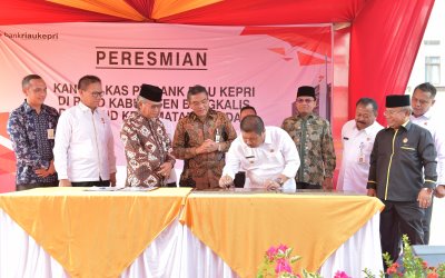 Bupati Bengkalis Resmikan Dua Kantor Kas BRK