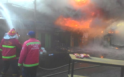 Kebakaran Hebat Hanguskan Pasar Palembayan