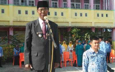 Camat Pasir Limau Kapas Pimpin Peringatan Hardiknas