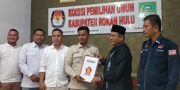 Terima SK DPC Gerindra Rohul, Budiman Lubis Gerak Cepat Daftar Ke KPU