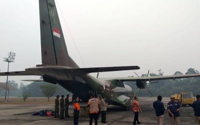 Pesawat TNI AU Semai Garam di Langit Riau