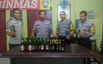 Puluhan Botol Miras Disita Saat Razia Cipkon