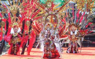 Banyuwangi Ethno Carnival Hadirkan Busana Pengantin Suku Using