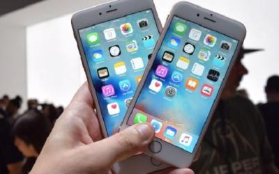 Mencharge iPhone Sambil Nelpon Bisa Kesetrum Hingga Tewas