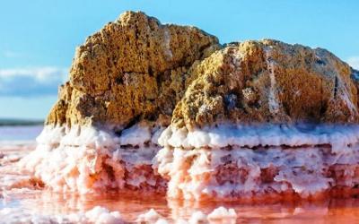 Pesona Danau Koyashskoye, Danau Merah Gudangnya Garam