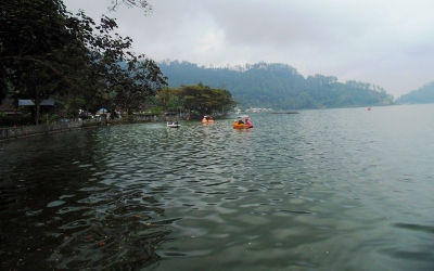 Waduh, Sampah Telaga Ngebel Dikeluhkan Wisatawan