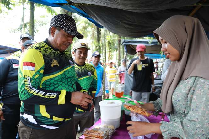 Pelaku UMKM Buantan Lestari Senang, Warungnya Dikunjungi Bupati