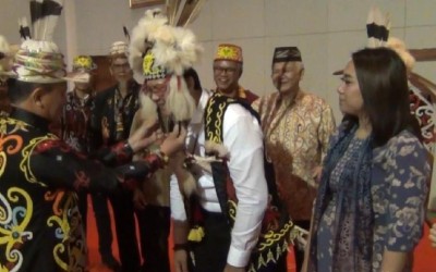 Perut Puput Buncit, Hamil Ya Pak Ahok?