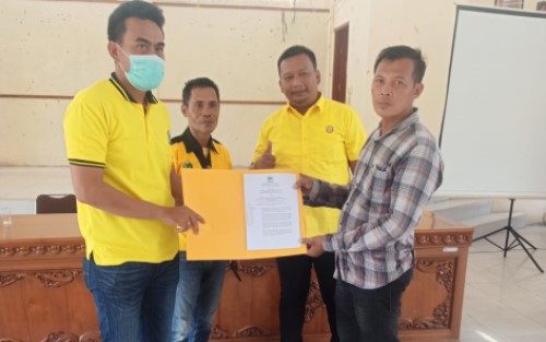 Pengurus Golkar se-Kecamatan Sungat Apit Terima SK Secara Simbolis