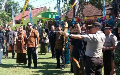 Panah Kapolres Ponorogo Bikin Kaget Warga