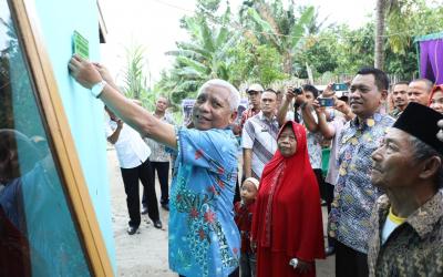 Bupati Asahan Serahkan BRS Sekaligus Resmikan GEBRAK