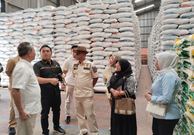 Pastikan Stok Aman, Komisi II DPRD Pekanbaru Cek Gudang Bulog