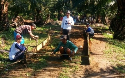 Desa Pulau Panggung Bangun Jalan Sentral Produksi 