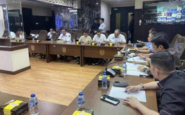 Hearing DPRD Pekanbaru dengan PT IVR Berlangsung Alot