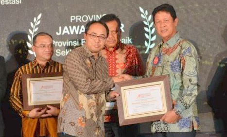 Plt Gubernur Kepri Terima Indonesia Attractiveness Award