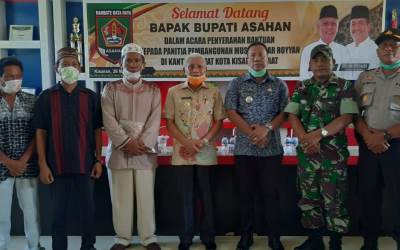 Bupati Asahan Serahkan Bantuan untuk Musholla Ar Royan