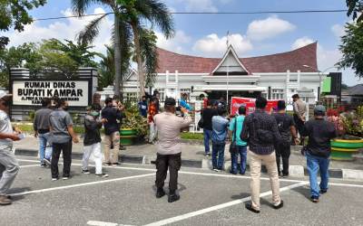 Bupati Didesak Copot Kadis Kesehatan Kampar