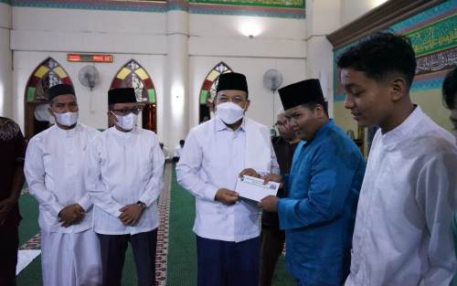 Peringati Nuzul Qur'an, Wabup Husni Santunan Anak Yatim