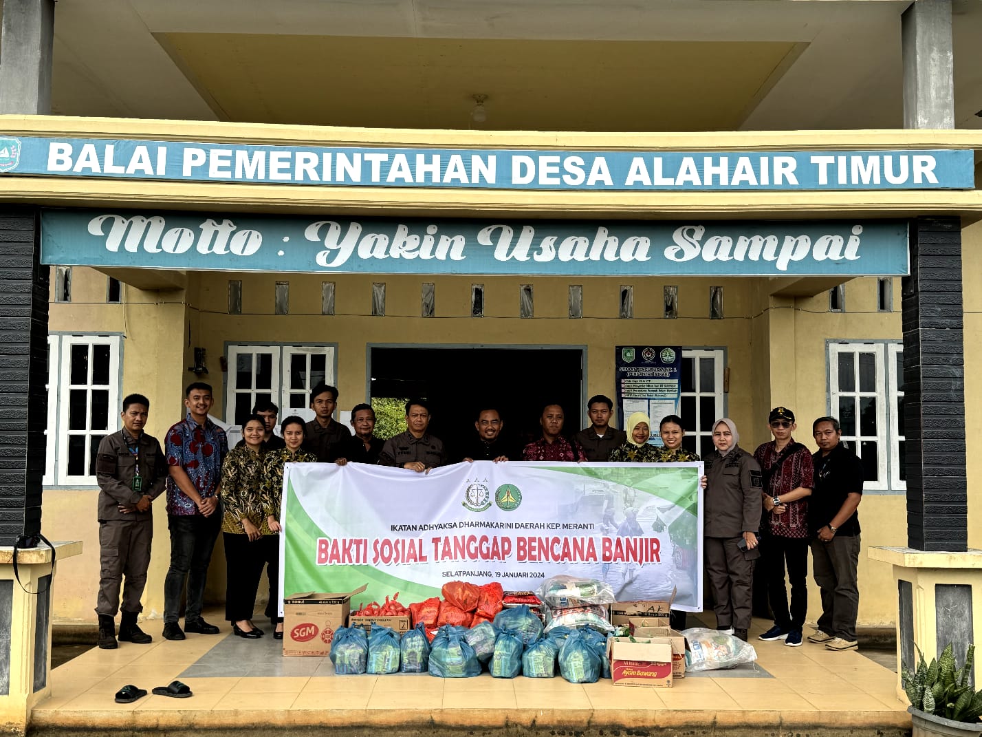 Kejari Kepulauan Meranti Bantu 50 an Paket Sembako Di Alah Air Timur