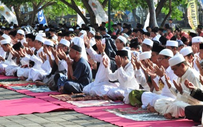 Pemda Loteng Ajak Warga Sholat Minta Hujan