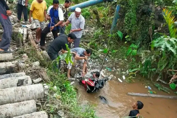 Masyarakat Minta Dewan dan Pemerintah Perhatikan Jembatan Keritang-Reteh yang Roboh