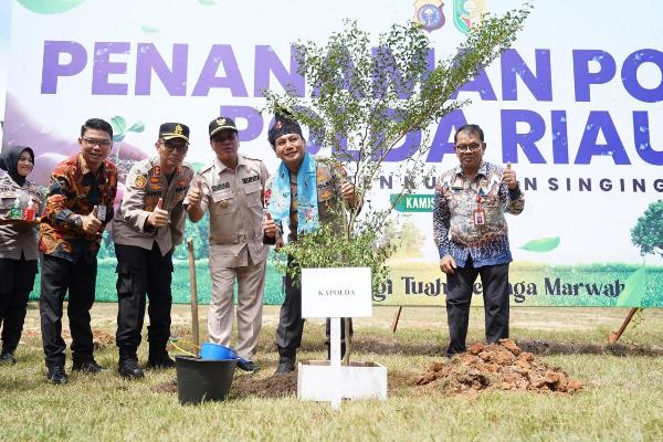 Penghijauan di Kuansing, Kapolda Riau: Tanam Pohon untuk 'Bank' Oksigen