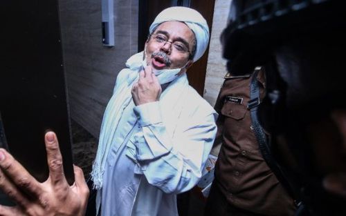Rizieq Hanya Bisa Jenguk Istri Sakit Sebulan Sekali, Ini Penyebabnya