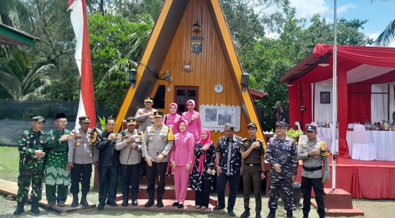 Kunjungi Pos Bhabinkamtibmas Desa Bokor, Ini Harapan Kapolda Riau