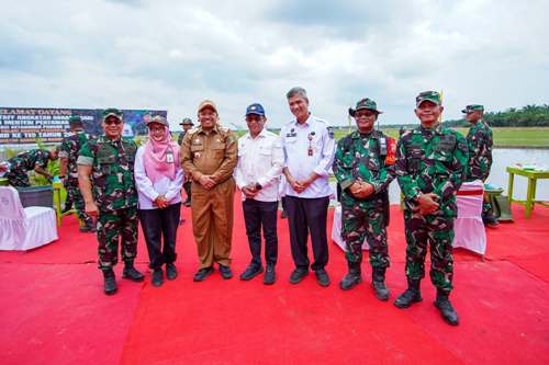 Bupati Alfedri Bersama Irjen Letjen Erwin Djatmiko Tutup TMMD ke-119