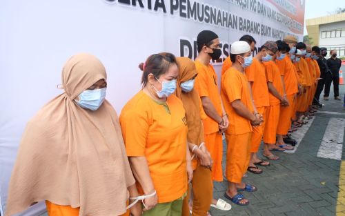 Polda Riau Bekuk 17 Tersangka dan Barang Bukti 48 KG Sabu