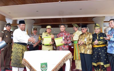 Plt. Gubri Saksikan Penandatangan MoU Bank Riau