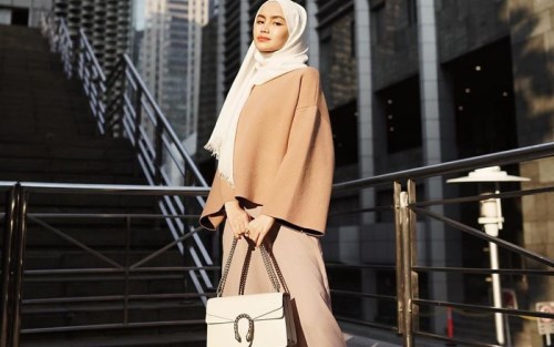 Baju Kondangan Simpel Pakai Celana, Cocok untuk Hijabers