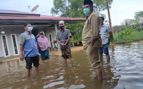 Tinjau Banjir di Perawang, Alfedri : Akan Kita Cari Solusinya.