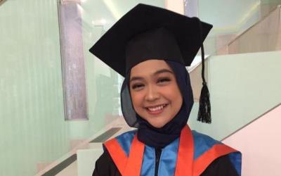 7 Tahun Kuliah, Ria Ricis Akhirnya Raih Sarjana