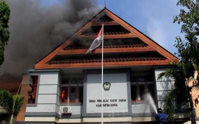 Pelaku Pembakaran Kantor DPRD Gowa Ditangkap