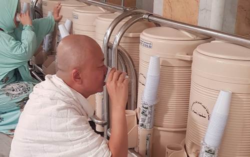 Inilah 8 Manfaat Air Zamzam untuk Kesehatan Tubuh