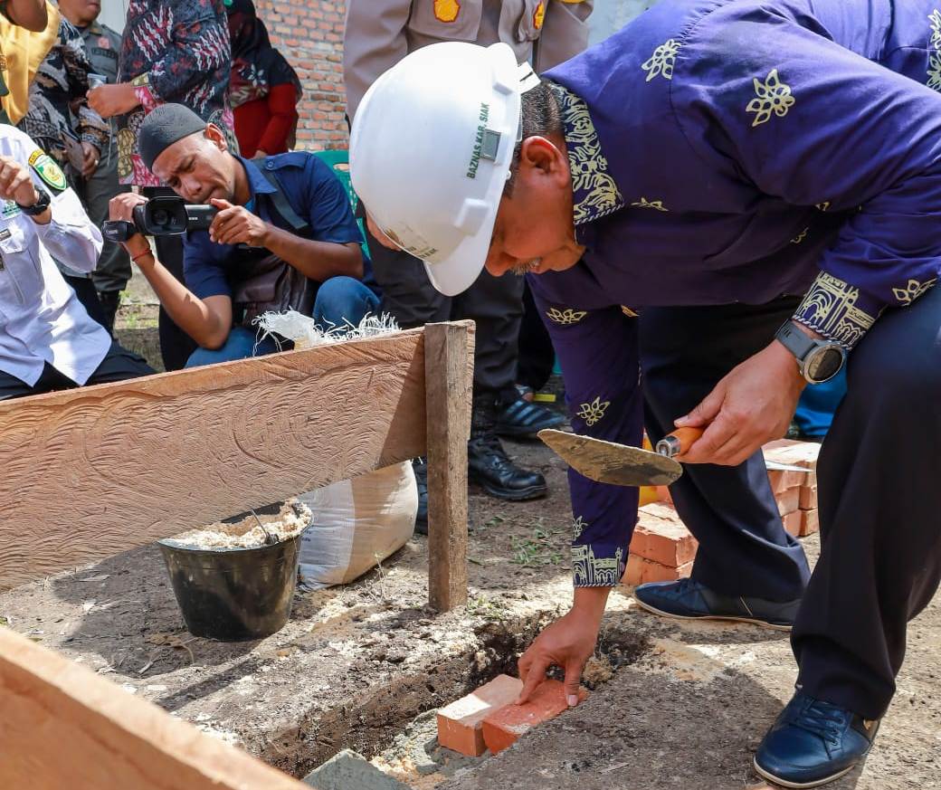 Program Baznas, Bupati Siak Letak Batu Pertama Rumah Supardi