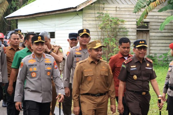 Kapolres Siak Sambut Gubernur Riau dan Tinjau PSU Pilkada 2024 di Kabupaten Siak