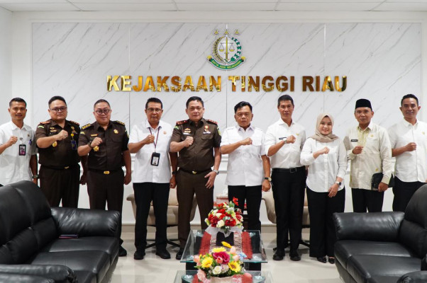 Perkuat Sinergitas Bidang Hukum, Bupati Meranti Silahturahmi dengan Kajati Riau