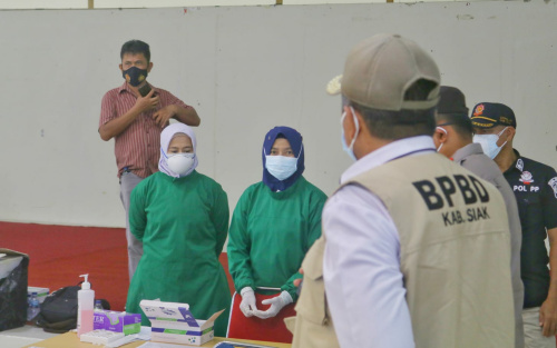 Bupati Siak Bersama Kapolres Tinjau Pelaksanaan Rapid Swab Antingen