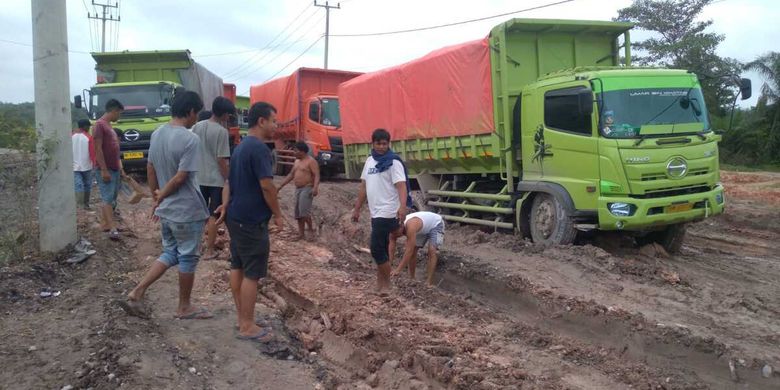 Dewan Minta PUPR Riau Prioritaskan Perbaikan Jalan Rusak