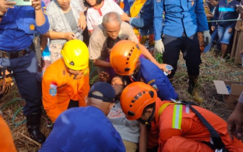 Depresi, Seorang Ibu di Pekanbaru Nekat Panjat Tower Sutet 