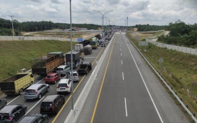 Tol Mulai Berbayar, Gerbang Tol Pekanbaru Macet