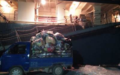 Kapal Crista BLE Asal Malaysia Buang Sampah di Tanjung Buton