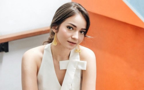 Artis Enzy Storia Umumkan Positif Covid-19