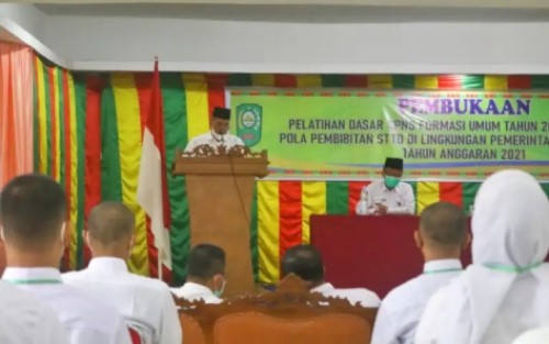 Asisten Administrasi Umum Setdakab Siak Buka Pelatikan CPNS