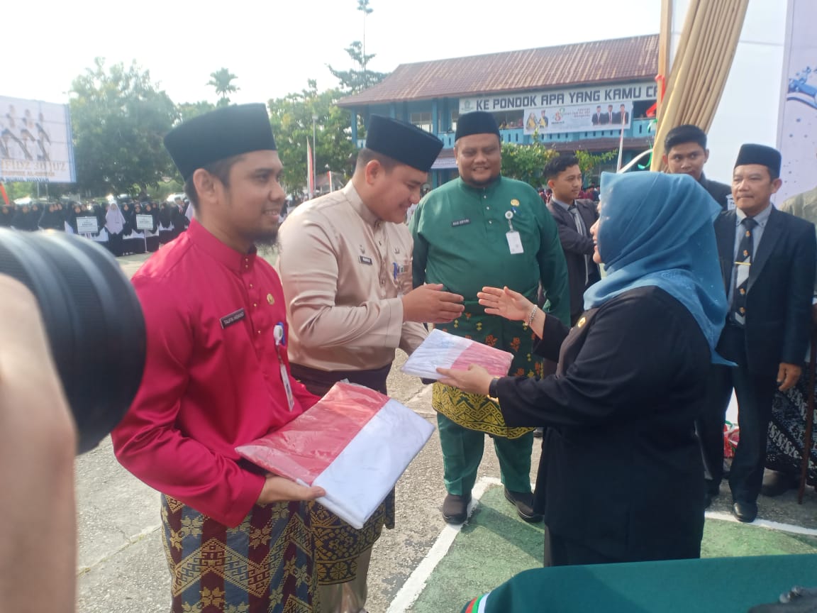 Semarak HUT RI ke-80, Bupati Bengkalis Galang Gerakan Seribu Bendera