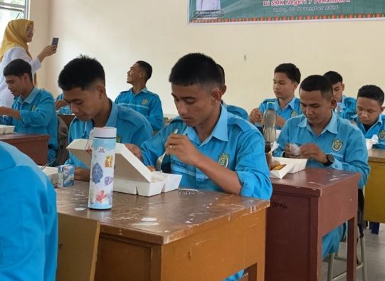 Pemprov Riau Uji Coba Makan Siang Gratis di Sekolah, Ini Kata Siswa